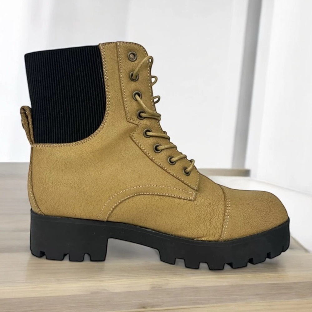 Seven7 Combat Boots Womens 9 Tan Lug Sole Lace Up Chunky Ankle Boots NWT - Picture 3 of 5